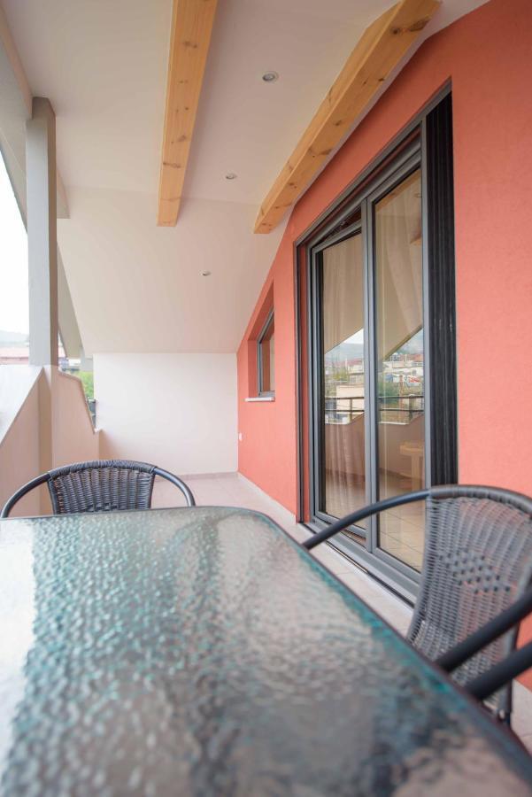 New Loft Polixeni Apartment Ioannina Luaran gambar
